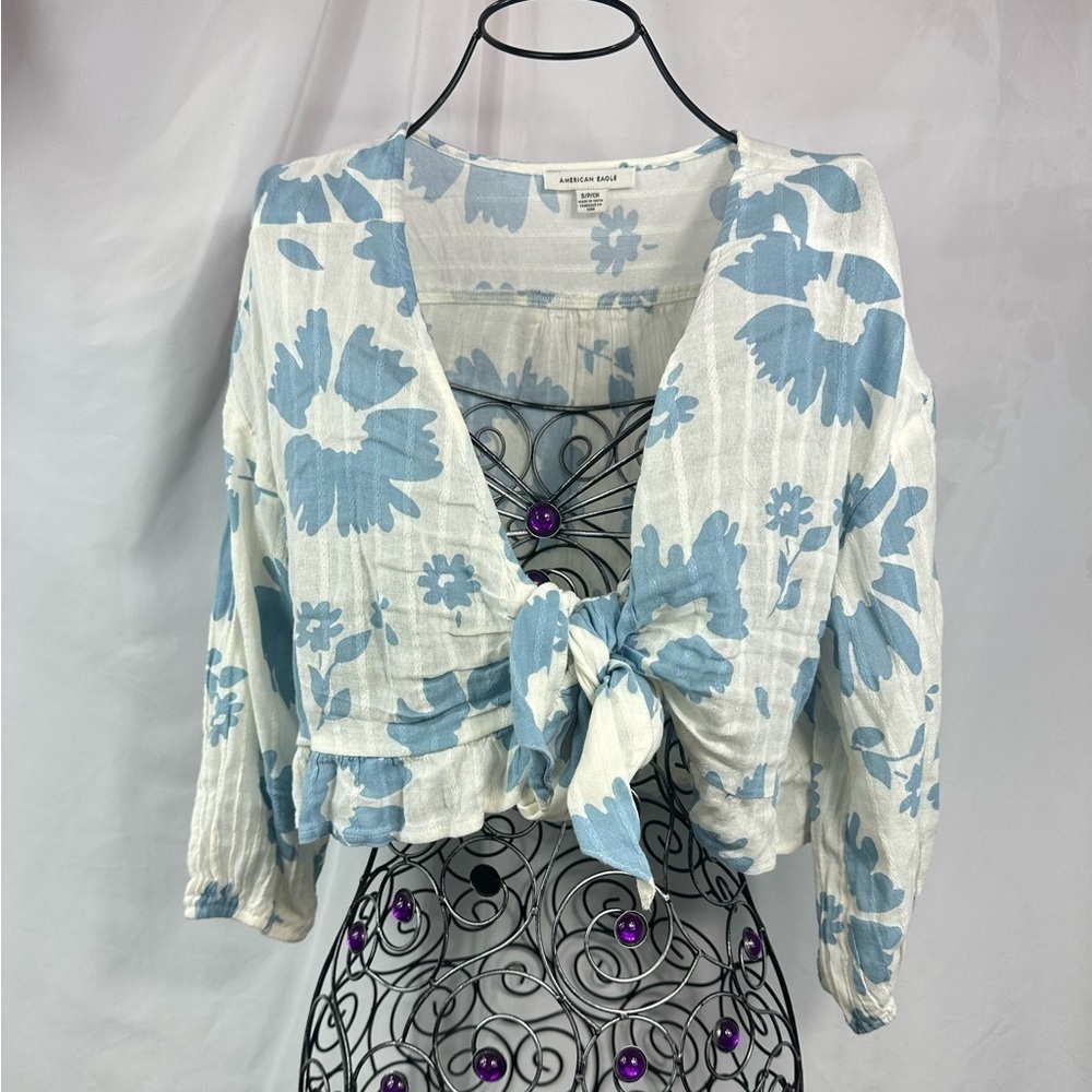 American Eagle blue floral cropped top size S
